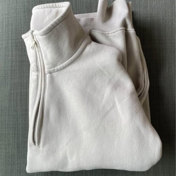 Aritzia Cozy Pullover - Picture 2 of 2